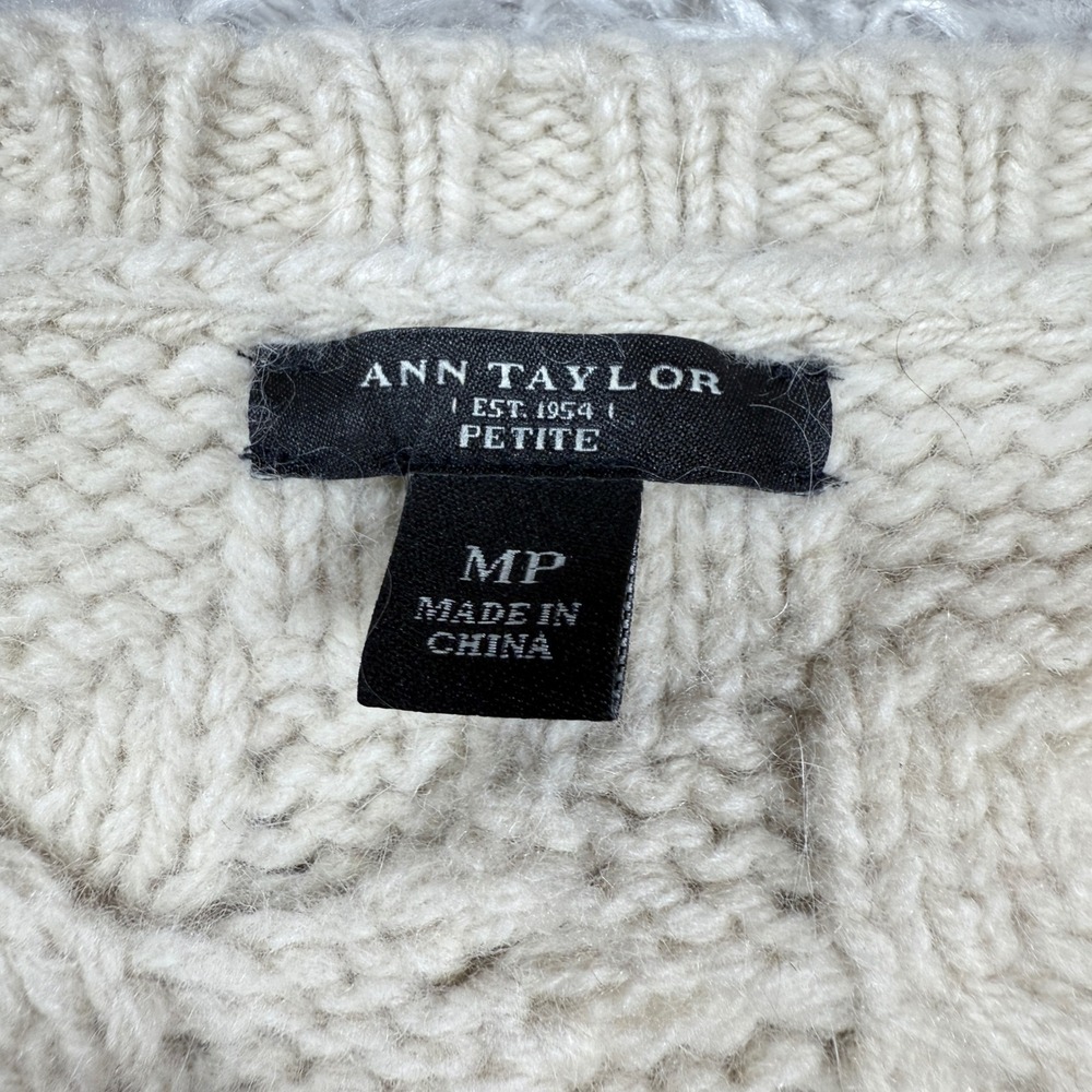 Ann Taylor Petite Cable Knit Sweater Women's Medium Pearls Ivory Clean Girl - Picture 3 of 7